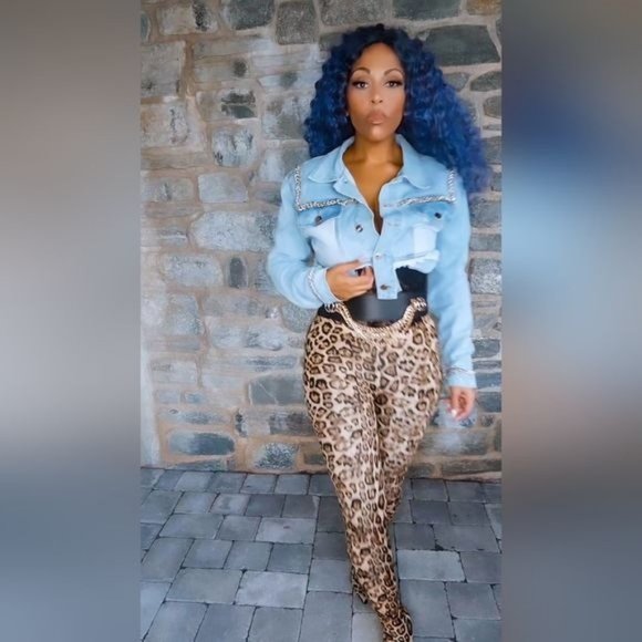 Survivor's Gold: Chain Hem Crop Denim Jacket - Picture 13 of 17